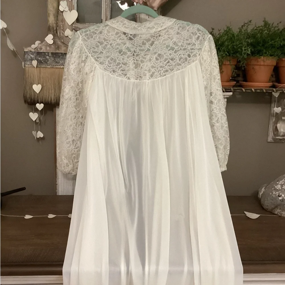 Vintage 1950s lace and nylon robe - Picture 6 of 6